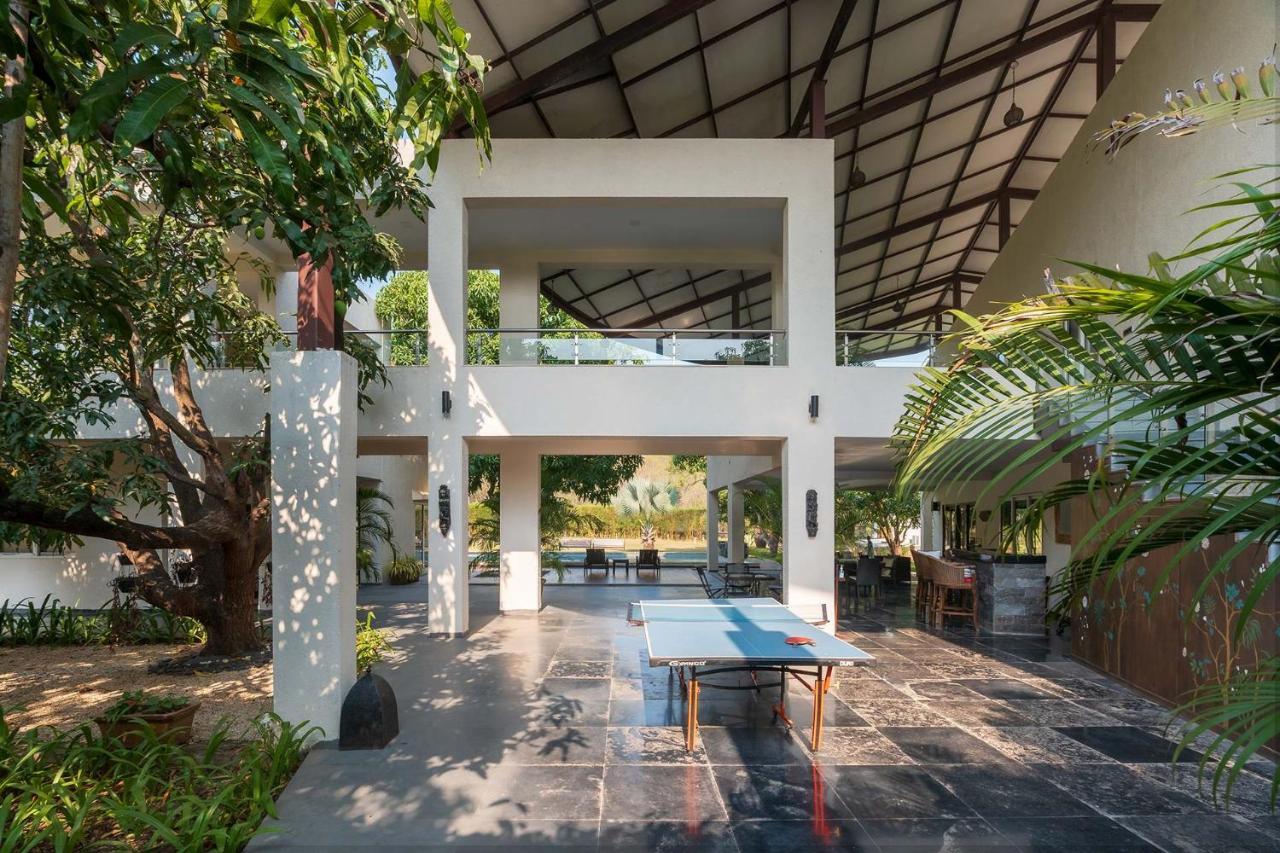 The Leaf By Stayvista - An Enchanting Escape Offering A Pool, Terrace, Lush Lawn, Contemporary Interiors, And Indoor Games Alībāg Zewnętrze zdjęcie