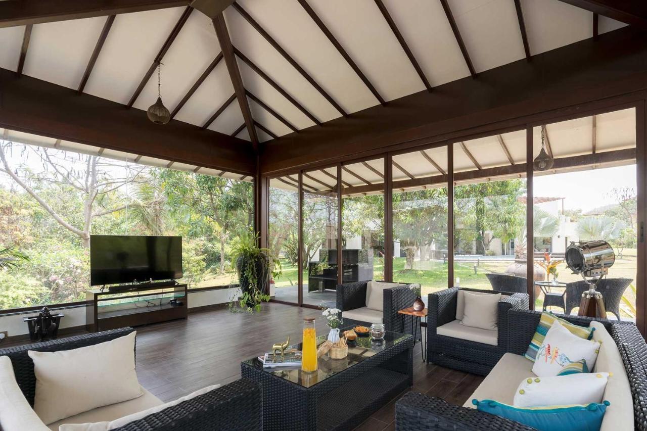 The Leaf By Stayvista - An Enchanting Escape Offering A Pool, Terrace, Lush Lawn, Contemporary Interiors, And Indoor Games Alībāg Zewnętrze zdjęcie