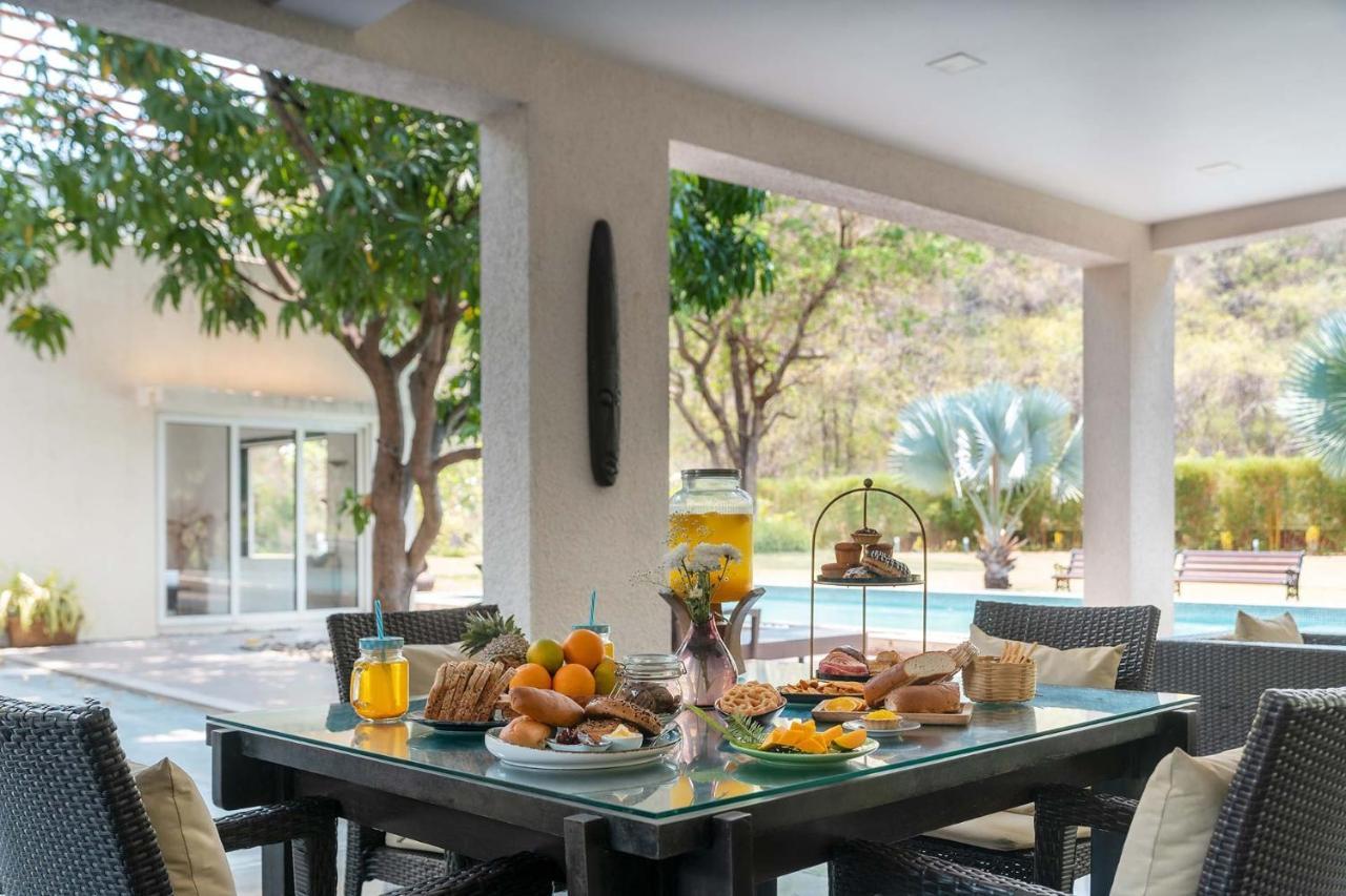 The Leaf By Stayvista - An Enchanting Escape Offering A Pool, Terrace, Lush Lawn, Contemporary Interiors, And Indoor Games Alībāg Zewnętrze zdjęcie