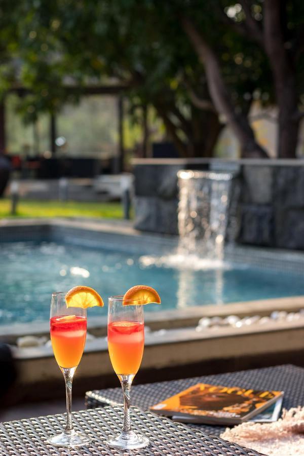 The Leaf By Stayvista - An Enchanting Escape Offering A Pool, Terrace, Lush Lawn, Contemporary Interiors, And Indoor Games Alībāg Zewnętrze zdjęcie