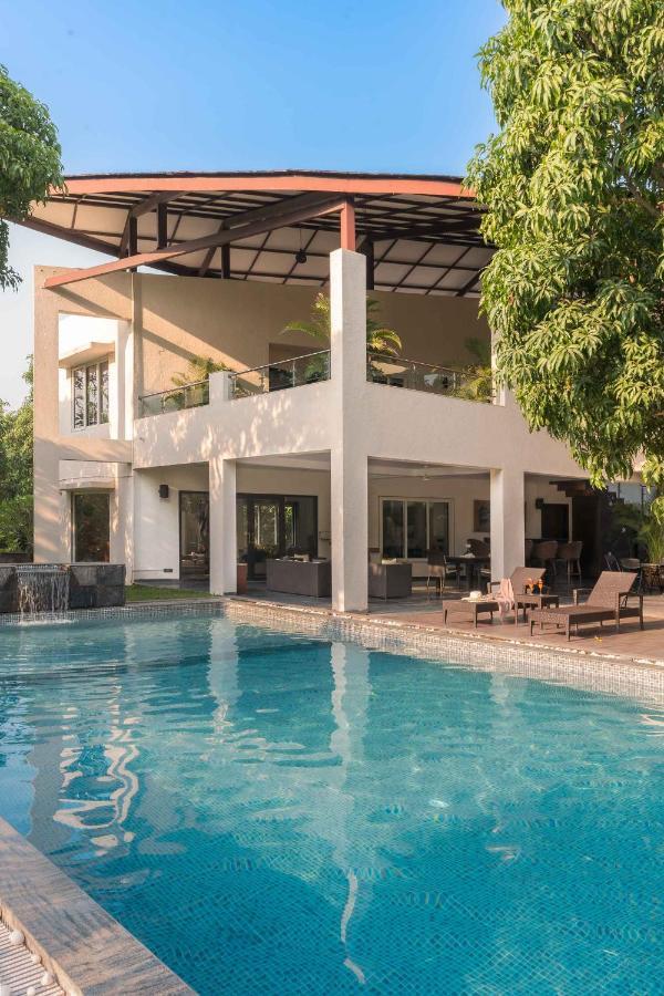 The Leaf By Stayvista - An Enchanting Escape Offering A Pool, Terrace, Lush Lawn, Contemporary Interiors, And Indoor Games Alībāg Zewnętrze zdjęcie