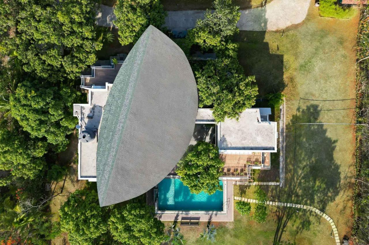 The Leaf By Stayvista - An Enchanting Escape Offering A Pool, Terrace, Lush Lawn, Contemporary Interiors, And Indoor Games Alībāg Zewnętrze zdjęcie