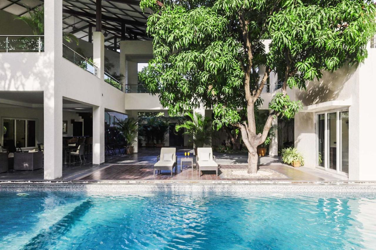 The Leaf By Stayvista - An Enchanting Escape Offering A Pool, Terrace, Lush Lawn, Contemporary Interiors, And Indoor Games Alībāg Zewnętrze zdjęcie
